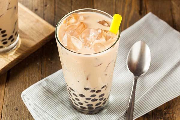 幸运咖加盟原材料是否从总部进购？